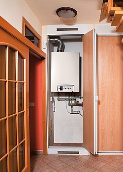 Menší rozměr kotle DAGAS umožňuje jeho instalaci například v předsíni, kde ho lze uzavřít do skříně