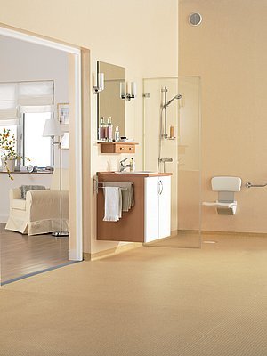 Bezbariérová koupelna (Granit Multisafe a stěnové PVC Aquarelle Wall