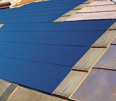 detailní pohled na fotovoltaické panely