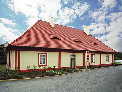Vítězná realizace – nově zrekonstruovaná střecha (bobrovka režná) na budově Obecního úřadu, pošty a knihovny v obci Druztová na Plzeňsku