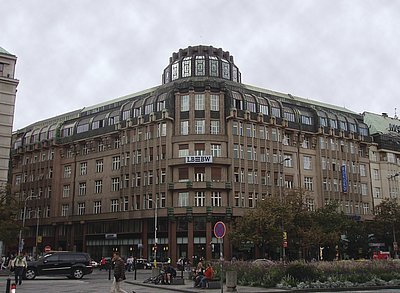 Obr. 9: Palác Lucerna od Václavského náměstí