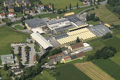 Výrobní podnik Roto Frank v Kalsdorfu (Rakousko), kde se vyrábějí dveře