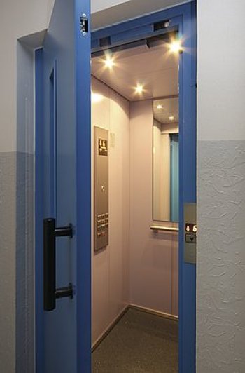 Rekonstrukce výtahu v panelovém domě – Schindler 6200