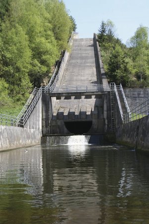 Pohled na MVE v malé přehradě (foto Alva Strakonice, spol. s r.o.)