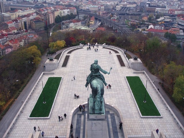 Obr. 3: Z terasy památníku