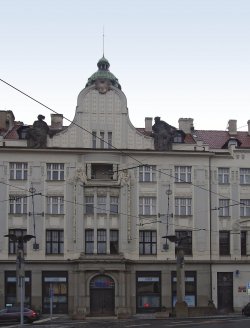 Obr. 10: Česká spořitelna na Vršovickém náměstí. Foto: Alena Michálková