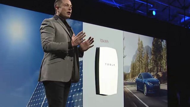 Elon Musk představuje baterie Powerwall
