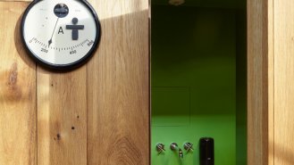 Interiér – detail	- Pohled na kontrolku dveří na toalety