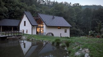 Rekonstrukce a přestavba mlýna na bydlení získala v soutěži České ceny za architekturu 2018 čestné uznání