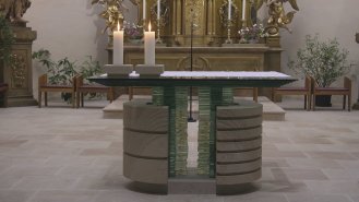 Rekonstrukce kostela Sv. Vavřince v Náchodě proběhla včetně osvětlení i nových prvků mobiliáře ze skla a pískovce