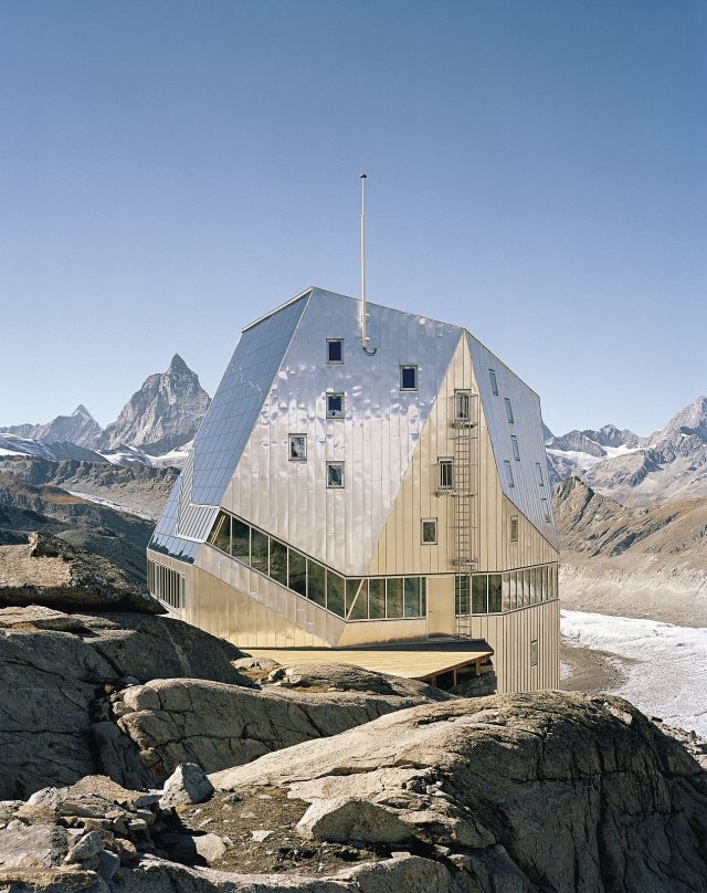 Chata Monte Rosa Hut ve Walliských Alpách získává podstatnou část elektrické energie
z vlastní fotovoltaické elektrárny
