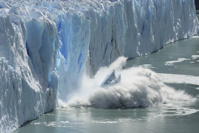 Obr. 3: Tání ledovců v Antarktidě v prostředí globálního oteplování. Poznámka redakce: toto tání ani oteplování nemá žádnou souvislost s oxidem uhličitým. Foto Bernhard Staehli.