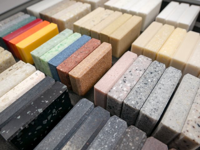 Umělý kámen nabízí svému uživateli výběr z nepřeberného množství barev. Foto: Chitaika, Shutterstock