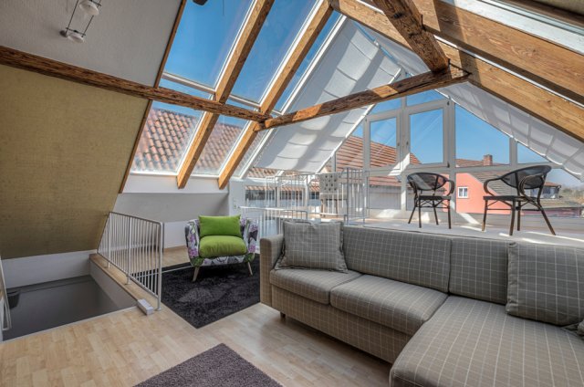 Střešním oknem může procházet šestkrát více tepla, než stejnou plochou střechy. Pozor na to! Foto:  Klaus Wagenhaeuser, Shutterstock