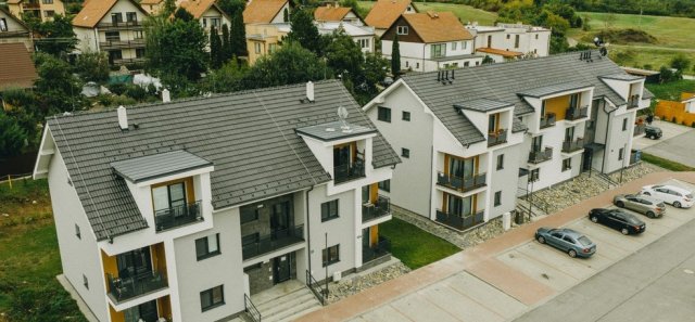 Rozsáhlý komplex nájemních domů a bytův malebném prostředí slovenského Modrého Kamene byl vybudován právě z PORFIXu. 
