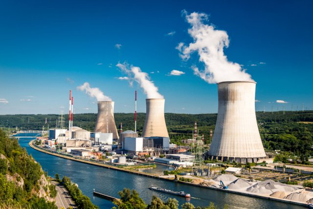V současné době je ve světě provozováno 441 jaderných reaktorů s celkovým instalovaným výkonem cca 367 GW, 25 reaktorů je ve výstavbě a ve stadiu pokročilých příprav je dalších 37 reaktorů. Foto: engel.ac