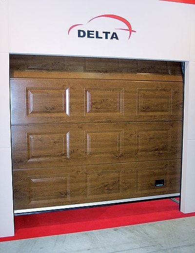 Garážová vrata DELTA, nová dekorativní fólie Nussbaum (ořech), tloušťka 200 micronů