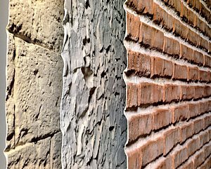 Obr. 6: Panely s reprodukcemi kamenné, betonové a cihelné stěny. Foto TOTAL Panel System, Barcelona, Španělsko