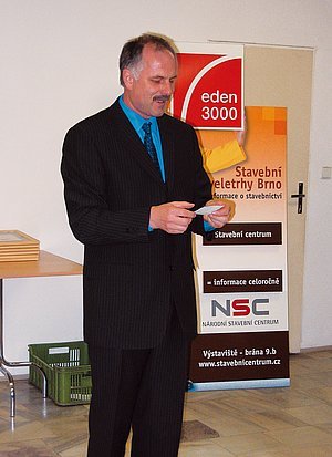 Krátké zhodnocení soutěže Výrobek roku 2006 provedl RNDr. Jiří Hejhálek, šéfredaktor časopisu Stavebnictví a interiér