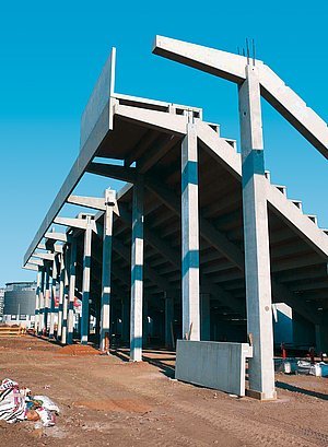 Prefabrikáty z lehkého betonu na stavbě fotbalového stadionu Slavia Praha