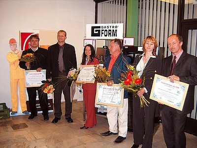 Všichni odměnění vyjma zástupců Profine GmbH - HT TROPLAST AG, kteří byli mimo republiku