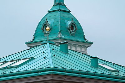 Pohled na střechu a věž