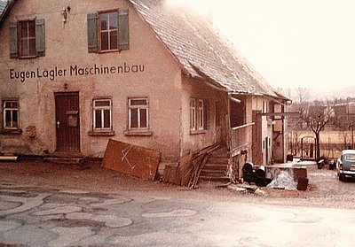 V malé dílně tohoto domku začínala historie Lägler (1956)