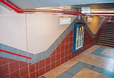 Lepidlo na obklady Servofix KM-F plus, stanice metro Kobylisy