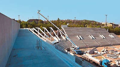 Prefabrikáty z lehkého betonu na stavbě fotbalového stadionu Slavia Praha