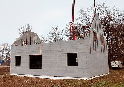 Objekt je bez zbytečných tepelných mostů s ideálně zabudovanou vnější a vnitřní izolací