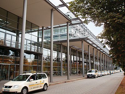 Obr. 1: Veletržní areál s výstavními halami v Lipsku
