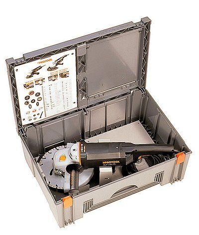 Po práci je bruska AGP 230 bezpečně uložena ve speciálním kufříku