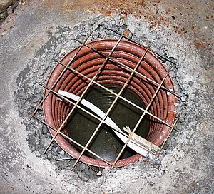 Jedna ze tří studní umístěných v  suterénu