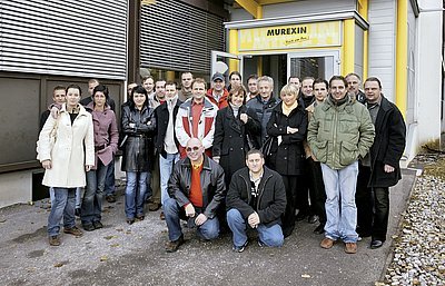 Skupinové foto  před společností Murexin, s.r.o., Wiener Neustadt.