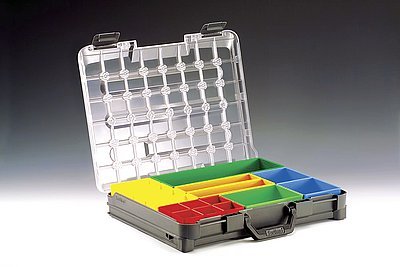 Obr. 4: Plastový kufr T-BOXX je lehký, jeho obsah lze snadno určit přes průhledné víko a ve voze je přehledně a bezpečně uložen