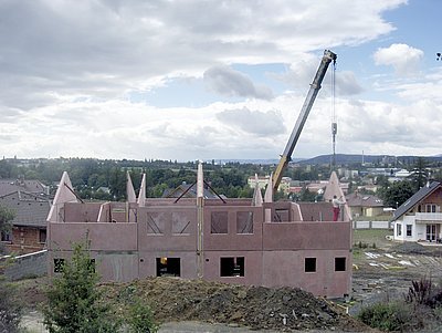 Technologie montáže prefabrikovaných dílců dokáže zkrátit dobu hrubé stavby rodinného domu na pouhých 5 dnů