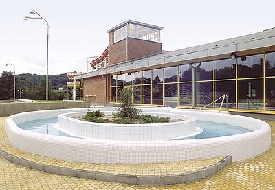Obr. 5: Areál plaveckého bazénu v Děčíně. Tato stavba se rovněž pyšní titulem Stavba roku 2002