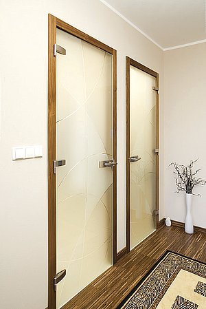 Celoskleněné dveře jsou vhodné
i do menších bytů