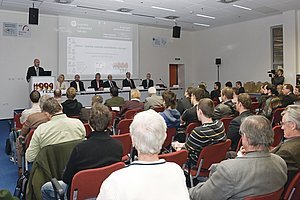 Úvodní celostátní seminář na téma „Dřevo – nedílná součást udržitel ného rozvoje“. foto Čermák