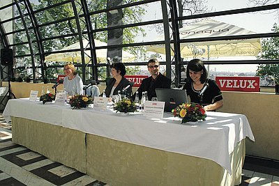 Z tiskove konference v Praze (zprava: Jaroslava Gregorová, marketingova manažerka VELUX Česká republika, s.r.o., David Brož, generálni ředitel VELUX Česka republika, s.r.o., Jana Mašatová, produktová manažerka VELUX Česká republika, s.r.o. a Luďka Raimondová, PLEON Impact)