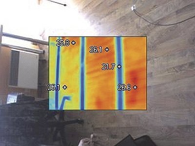 Snímky podlahy infrakamerou