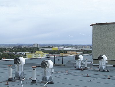 12 ks hybridních ventilátorů HV14 bylo instalováno v Praze, ul. Makovského