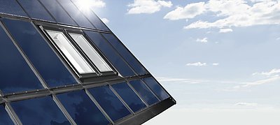 Střecha Roto Sunroof. Systém pro
integraci střešních oken, solárních kolektorů a fotovoltaických panelů do střešního pláště. Nahrazuje střešní krytinu