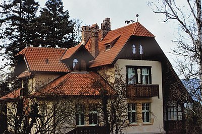 První místo v kategorii Rodinný dům získala firma KROLAN s.r.o. – stavební ­klempířství za realizaci střechy vily Franta v Dobřichovicích