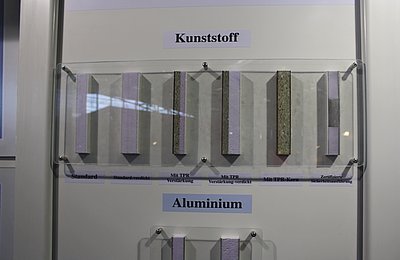 Obr. 4: Plastové i hliníkové výplně dveří se liší tloušťkou izolace a konstrukčními prvky ovlivňujícími tuhost dveří nebo odolnost vůči proražení, nebo vloupání