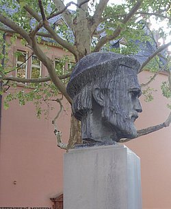 Obr. 4: Busta J. Gutenberga před
muzeem v Mohuči