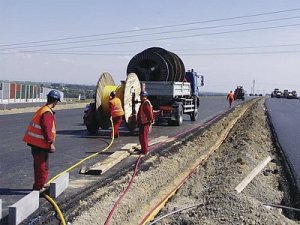 Hladké a korugované chráničky slouží jako mechanická ochrana optických a metalických kabelů