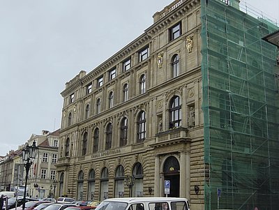 Pohled na palác v Rytířské ulici na Starém Městě