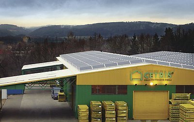 Fotovoltaická elektrárna na střeše expediční haly
