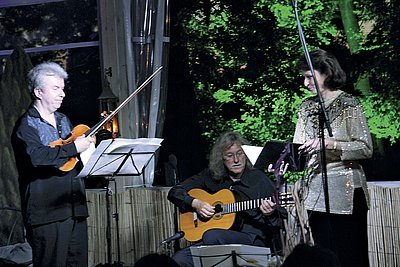 V kulturním programu vystoupili například Jaroslav Svěcený, Lubomír Brabec a sólistka Státní Opery paní Hana Jonášová